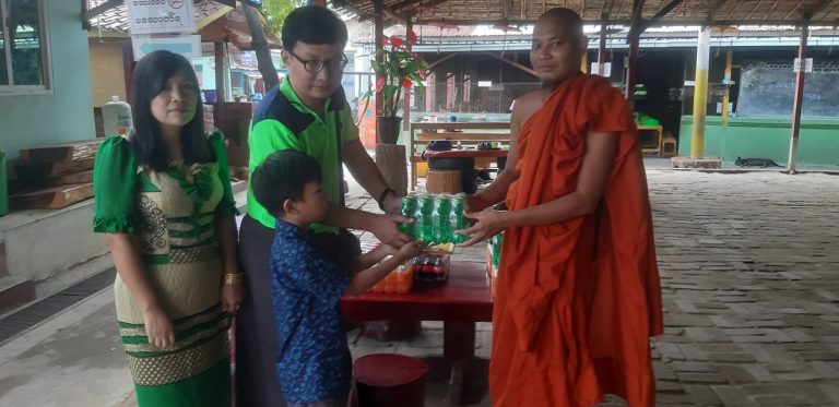 YGW ပရဟိတ ​( မိဘမဲ့ က​လေးများ ​​ဂေဟာ) သို့ မုန့် နှင့်​ ​​ငွေသား လှူဒါန်း